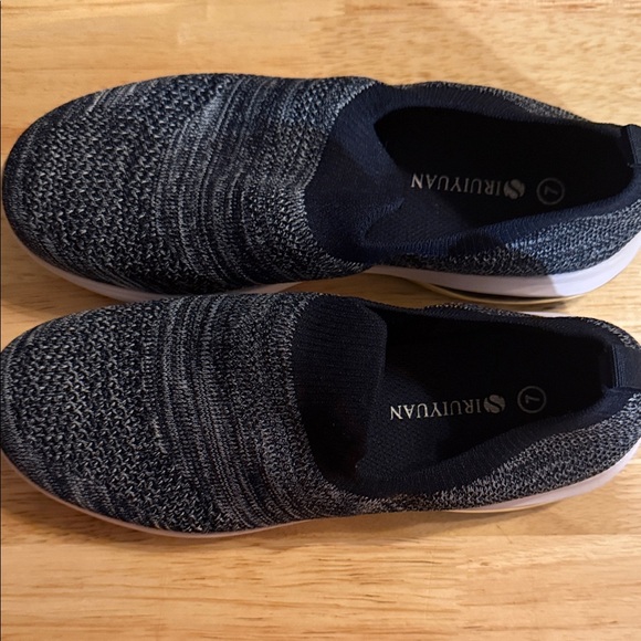 siruiyuan Shoes - Skechers Women's Black Knit Slip-On Sneakers